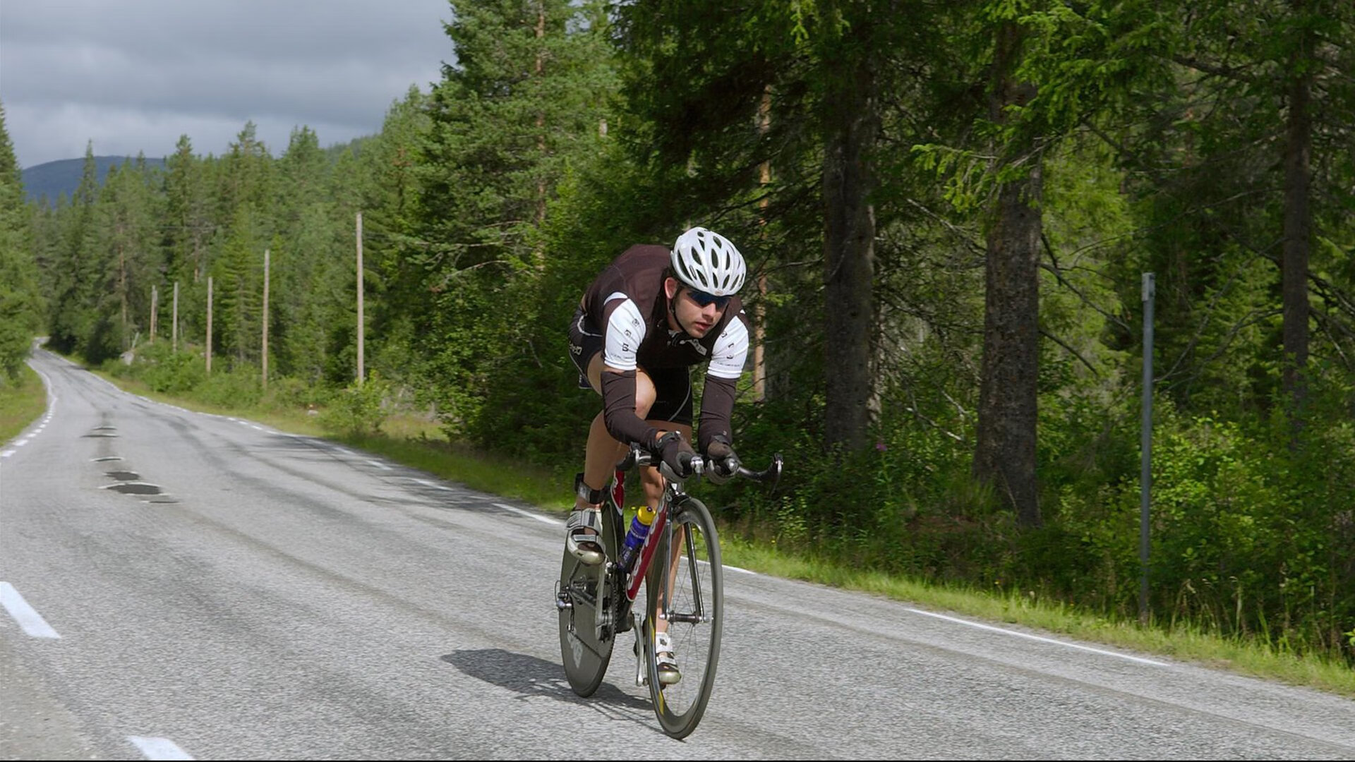 “青春不散场”青少年篮球公益演唱会在重庆火热举行，为运动注入文艺元素