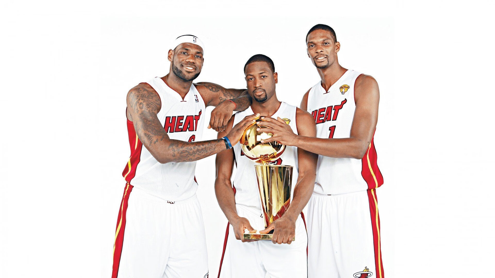 曼联购入巨星锋线，豪华转会引爆市场，曼联出售价格